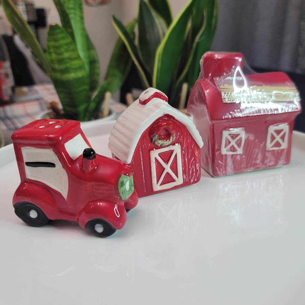 Christmas Farm Salt & Pepper plus Toothpick holder